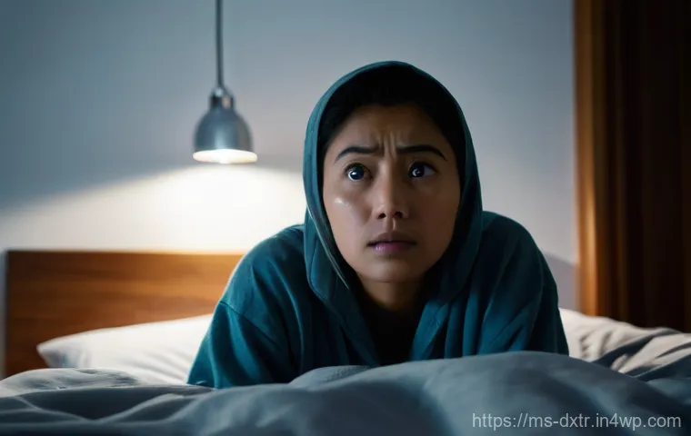 디지털 번아웃을 예방하는 직장 내 프로그램 - **Prompt:** A young Malaysian professional in their late 20s, looking overwhelmed and exhausted whil... 디지털 번아웃을 예방하는 직장 내 프로그램 - **Prompt:** A young Malaysian professional in their late 20s, looking overwhelmed and exhausted whil...